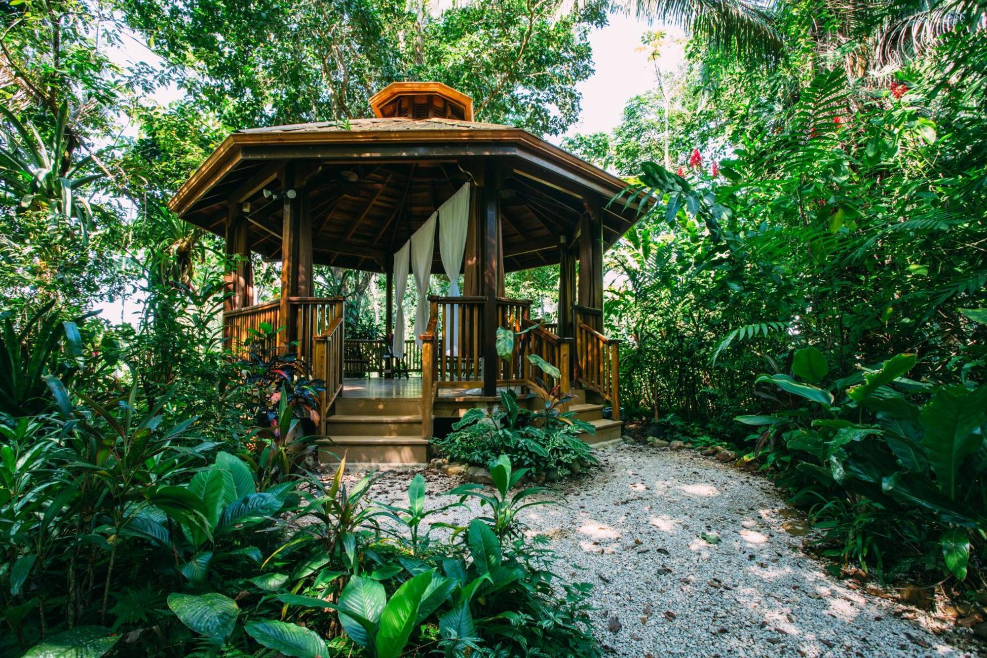 Ian Anderson Caves Branch Jungle Lodge Belmopan Exterior foto